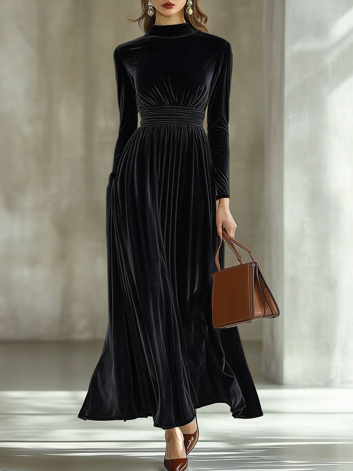 Margreth | Plissiertes Samt-Maxikleid