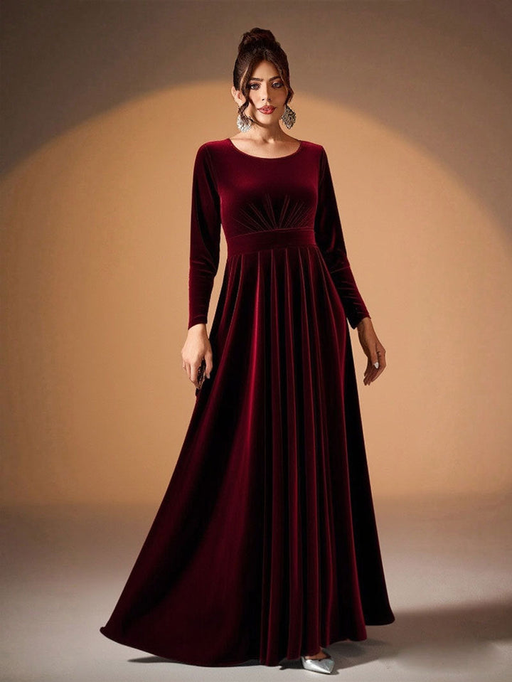 Madlaina | Samt-Maxikleid mit langen Ärmeln