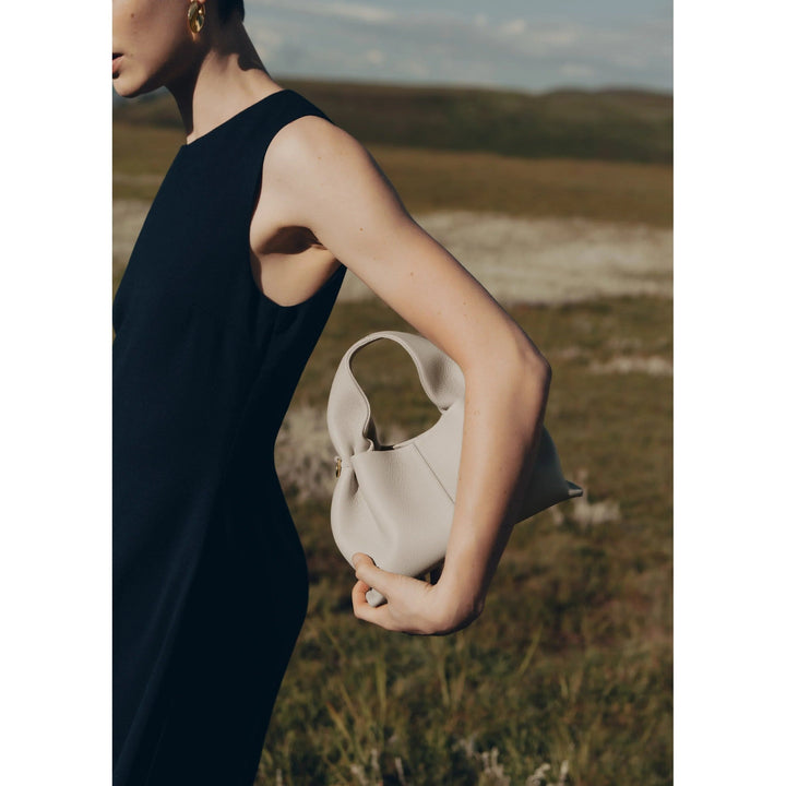 Michaela | Eleganter Reisebegleiter