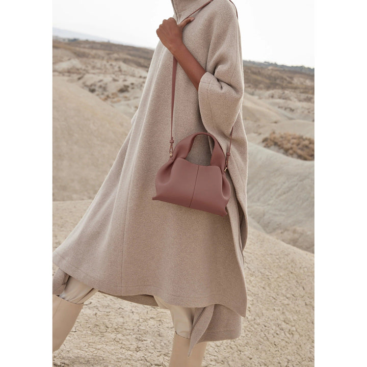 Michaela | Eleganter Reisebegleiter